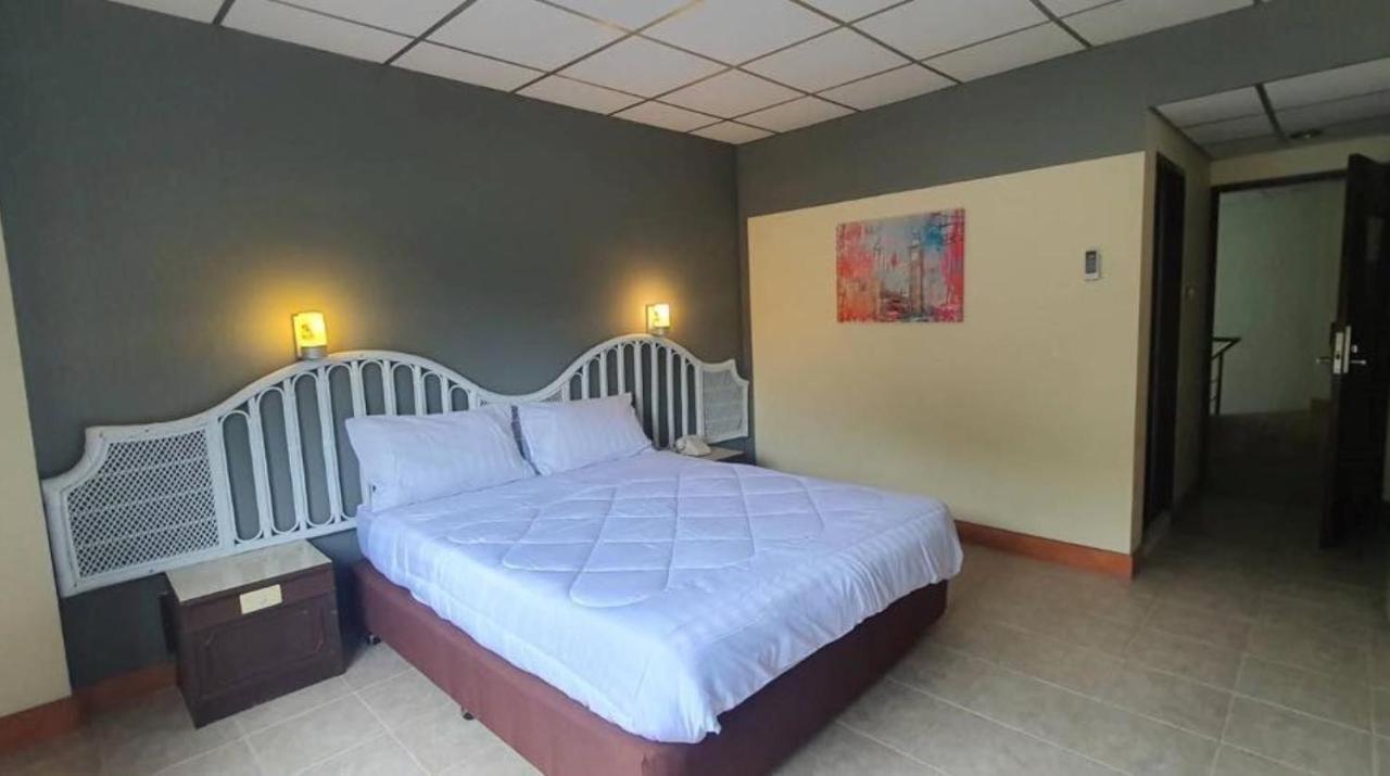 Nora Bukit Hotel Phuket Luaran gambar